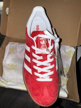 Zapatillas Adidas Gazelle rojas