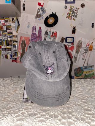 Cappellino Kuromi grigio