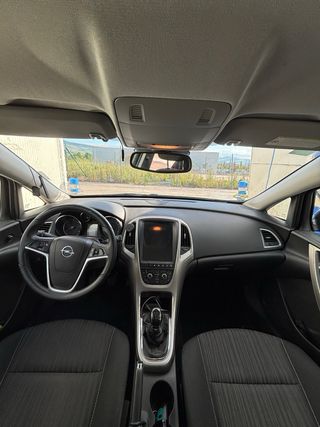 Opel Astra 2011