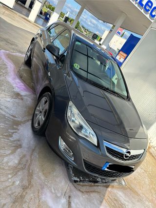 Opel Astra 2011