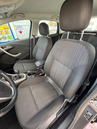 Opel Astra 2011