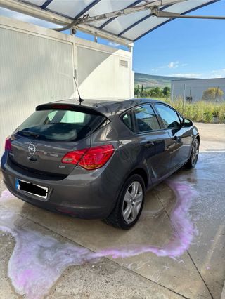 Opel Astra 2011
