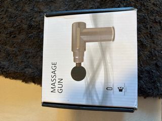 pistola de masaje muscular.