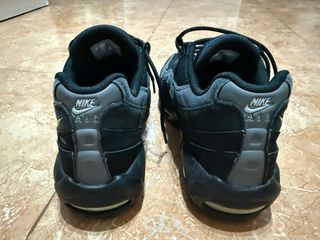 Nike Air Max 95 - Negras Grises