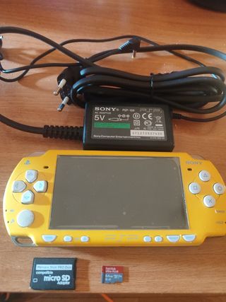 PSP 104 gialla - Sony console