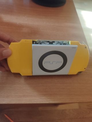 PSP 104 gialla - Sony console