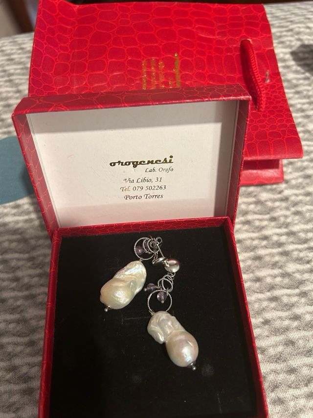 Orecchini perle scaramazze nuovi mai indossati.