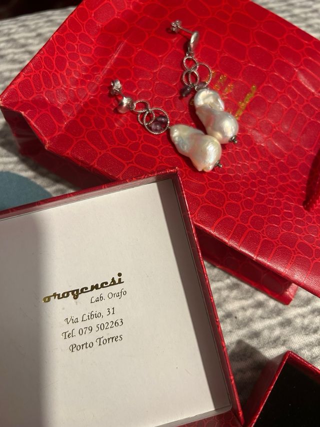 Orecchini perle scaramazze nuovi mai indossati.