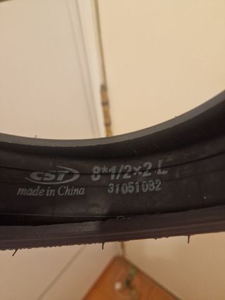 Llanta y neumático para patinete