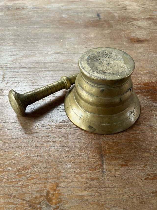 Mortero bronce antiguo