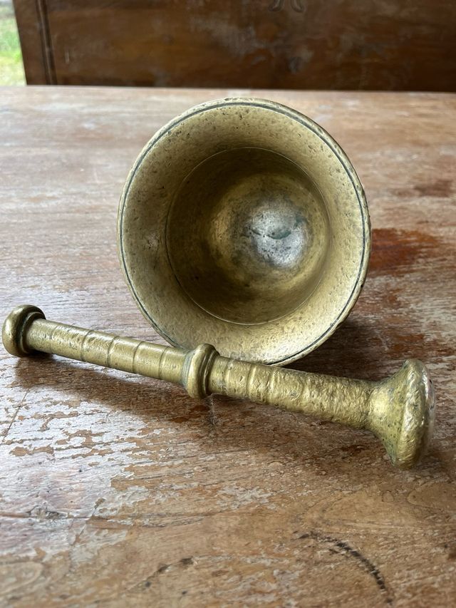 Mortero bronce antiguo