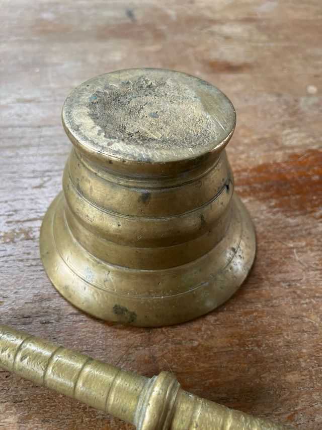 Mortero bronce antiguo