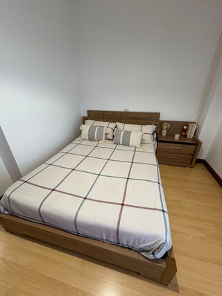 Cama 135cm - Estructura madera marrón