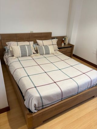 Cama 135cm - Estructura madera marrón