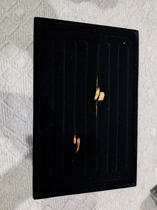Expositor anillos - terciopelo negro 