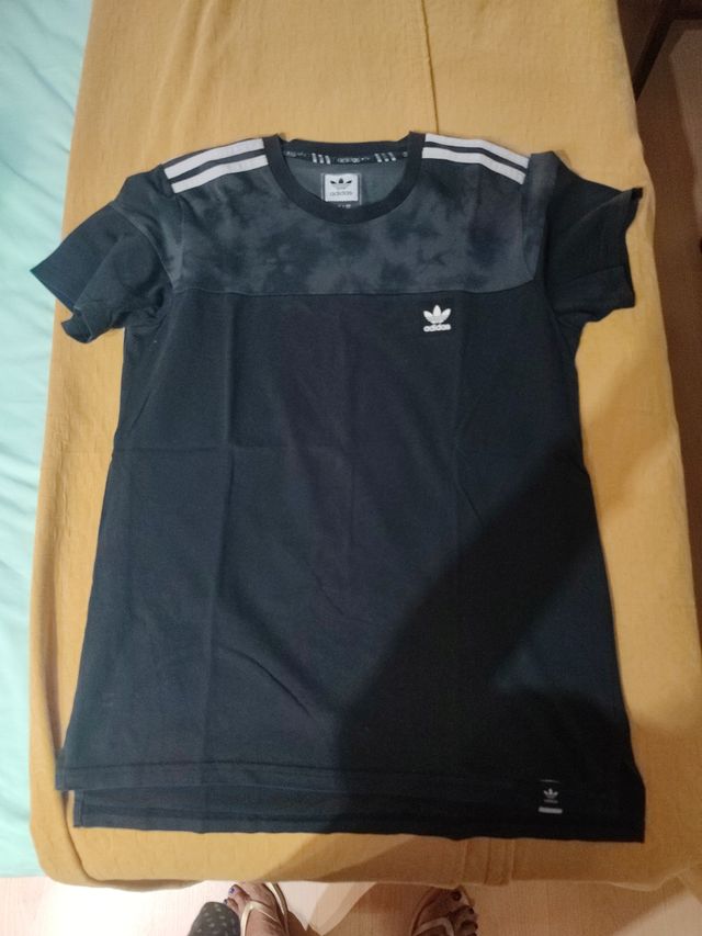 Camiseta Adidas Negra