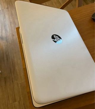 Portátil HP Core i3 Blanco. Funciona perfectamente
