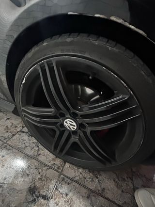 Llanta 235/35/R19 VW