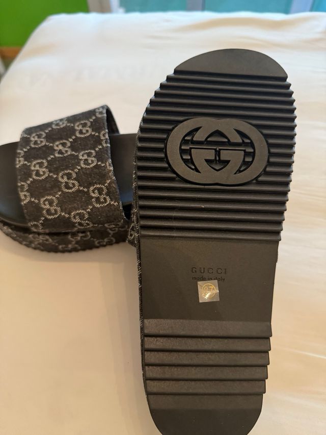 Sandalias Gucci GG - Negras