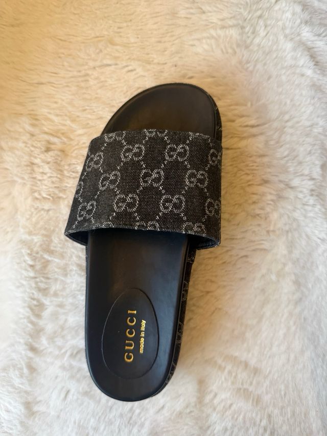 Sandalias Gucci GG - Negras