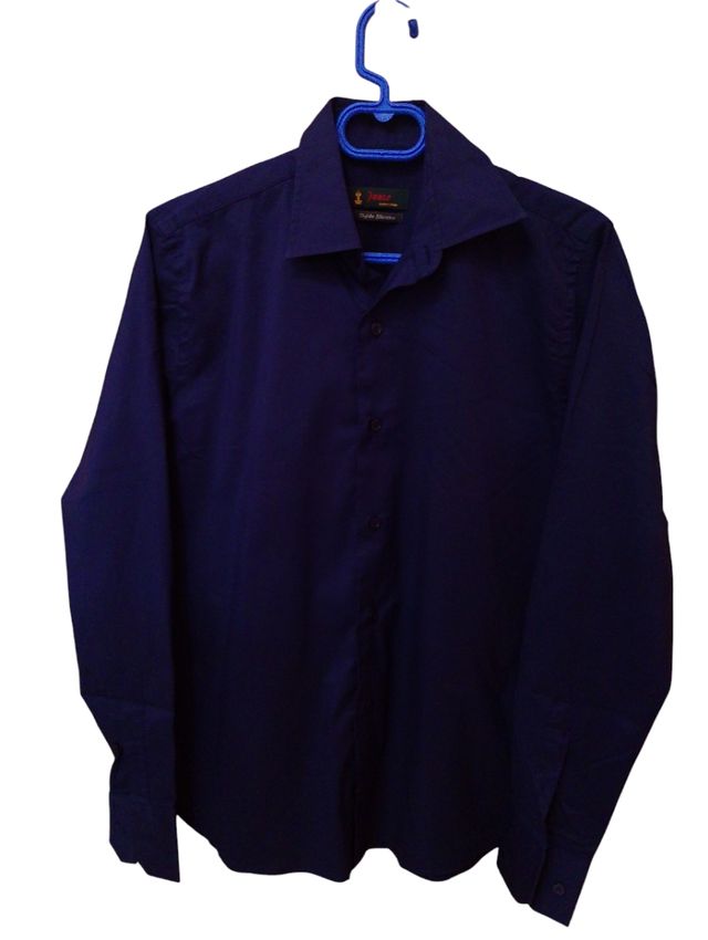 Camisa azul oscuro