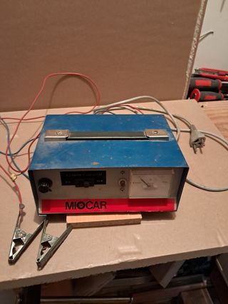 Cargador baterías Miocar antiguo