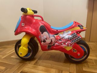Moto correpasillos Mickey Mouse