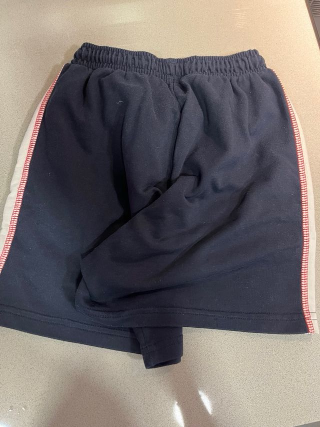 uniforme Colegio CAS T12
Falda y pantalón deporte