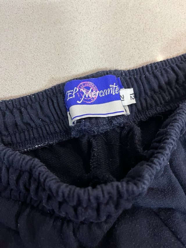 uniforme Colegio CAS T12
Falda y pantalón deporte