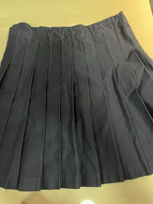 uniforme Colegio CAS T12
Falda y pantalón deporte