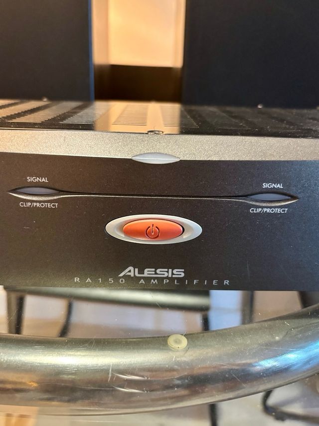 Pareja de atavoces AGL M-6 Vintage y ampli Alesis