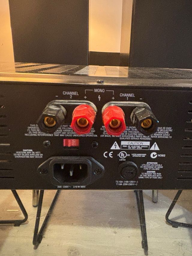 Pareja de atavoces AGL M-6 Vintage y ampli Alesis