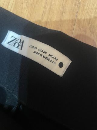 Conjunto Zara: blusa rosa y pantalón negro