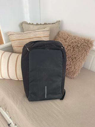Mochila antirrobo negra