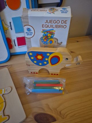 Juegos Montessori: Libro, puzzle, equilibrio