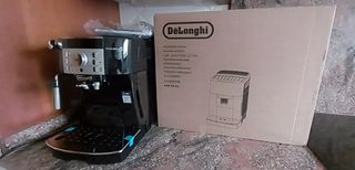 Cafetera Delonghi MagnificaS sin estrenar