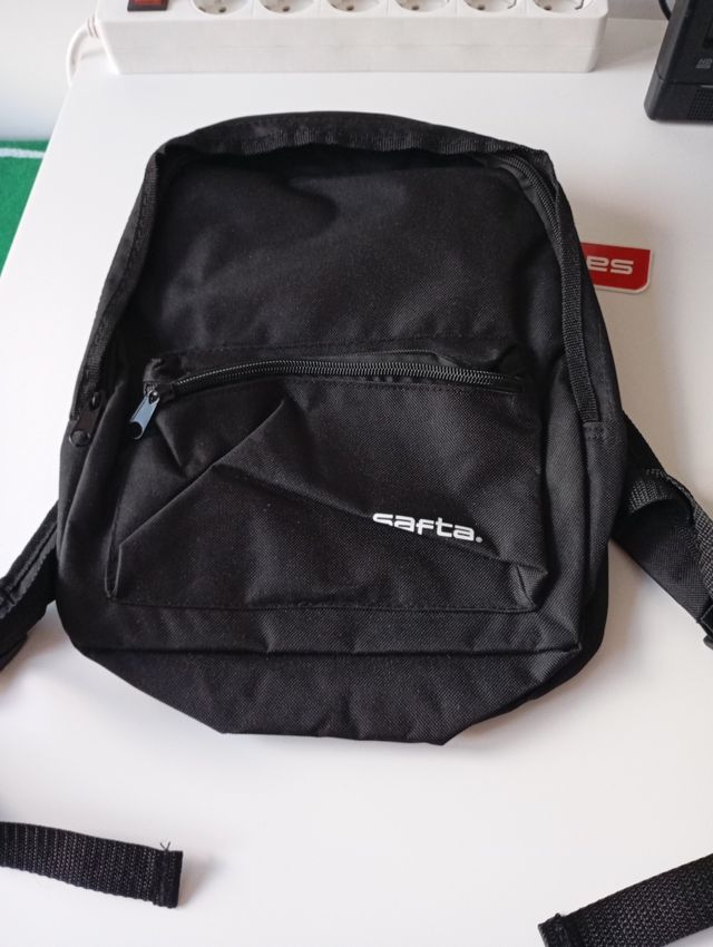 2 mochilas negras: bandolera y espalda. Nuevas.