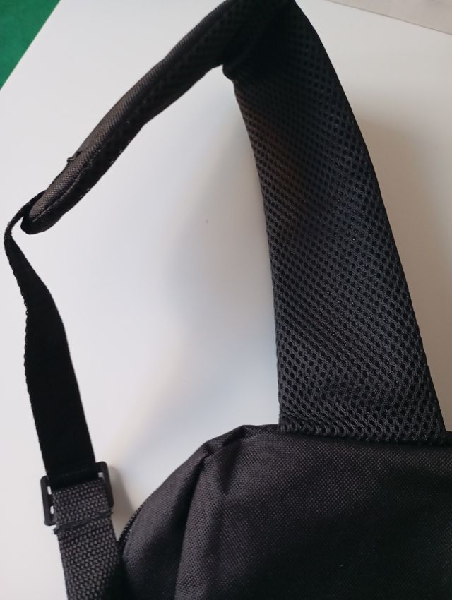 2 mochilas negras: bandolera y espalda. Nuevas.