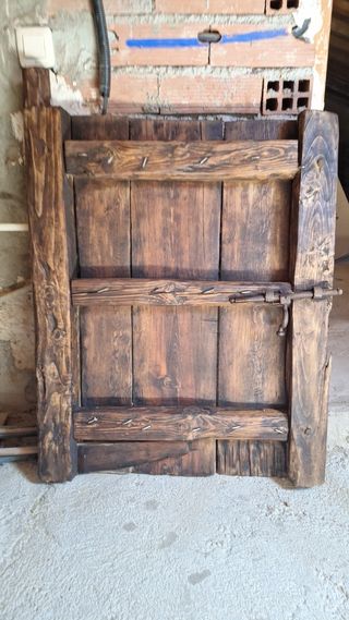 Puerta rústica restaurada
