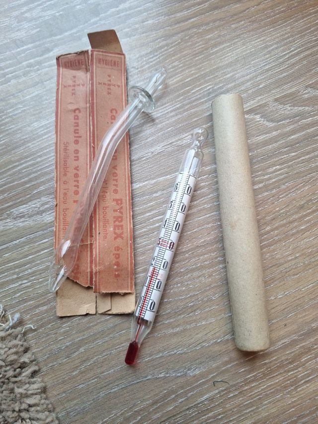 Canula y termómetro antiguos Pyrex