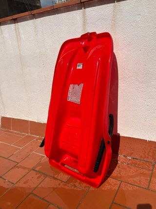 Trineo niño rojo