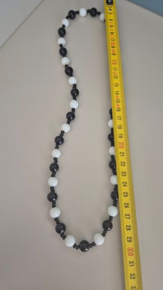Collar blanco y negro