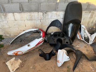 se vende carenado completo de kymco superdink 125