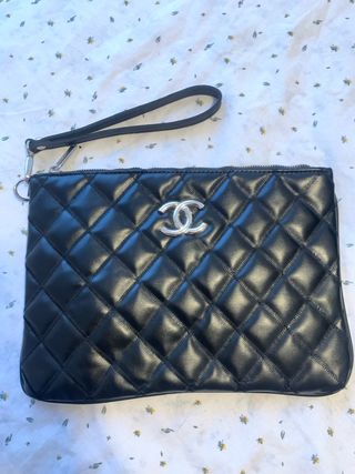 Bolso negro acolchado