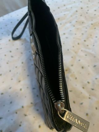 Bolso negro acolchado