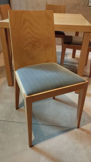 Mesa extensible diseño + 4 sillas Andreu World