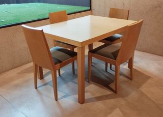 Mesa extensible diseño + 4 sillas Andreu World