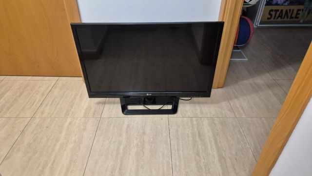 TV LG 32" negra