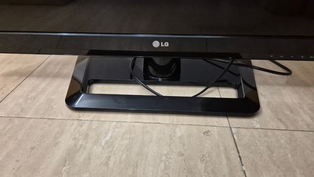 TV LG 32" negra