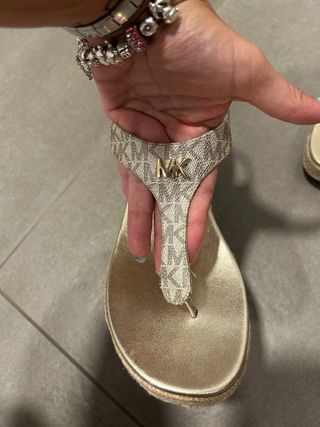 Sandalias Michael Kors doradas